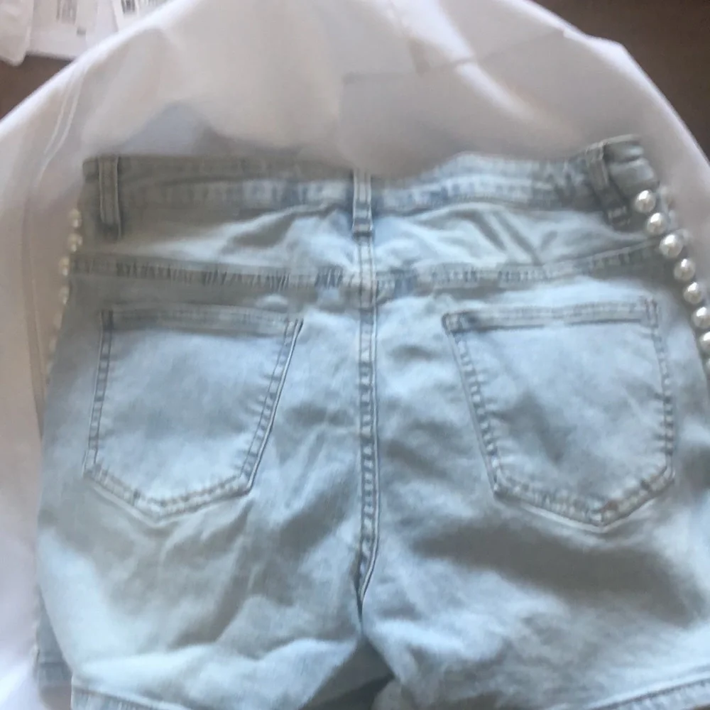 Boston Proper Faux Pearl Embellished Shorts NWOT Sz 8 - Picture 2 of 5